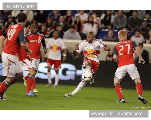 德甲激战汉堡迎战莱红牛全力争胜展现球队实力 德甲激战汉堡迎战莱红牛全力争胜展现球队实力